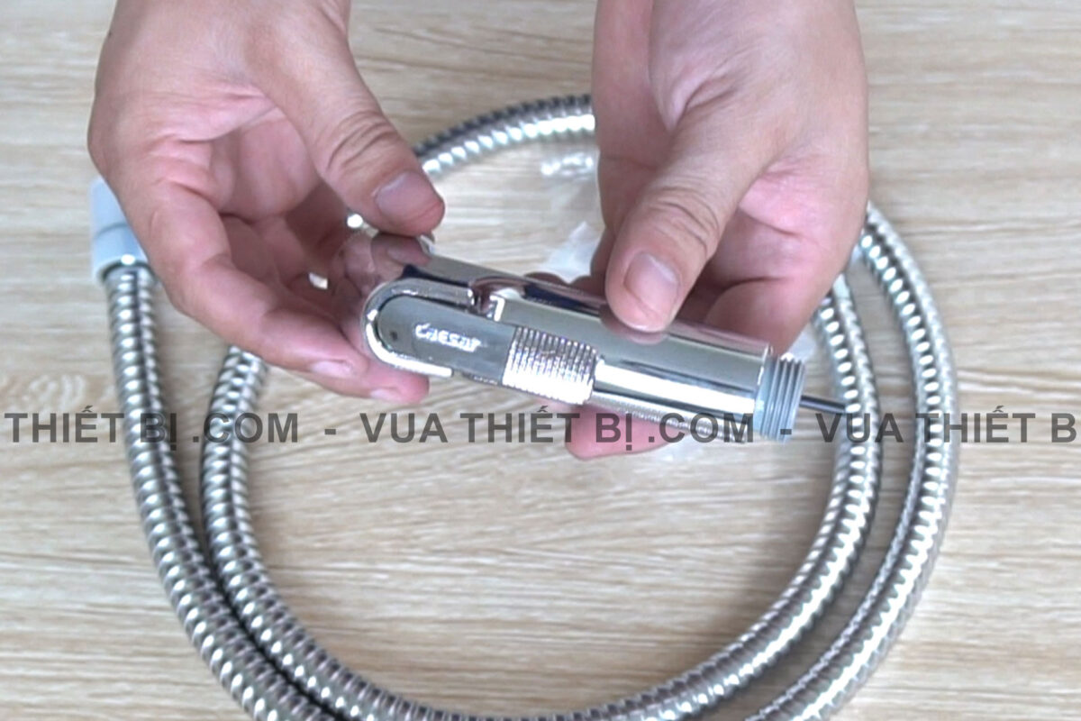 Vòi xịt vệ sinh CAESAR BS304CW - Ảnh 4
