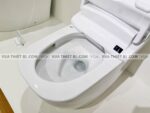 anh thuc te bon cau 1 khoi inax satis g ac g216vn aqua ceramic nap rua dien tu 1