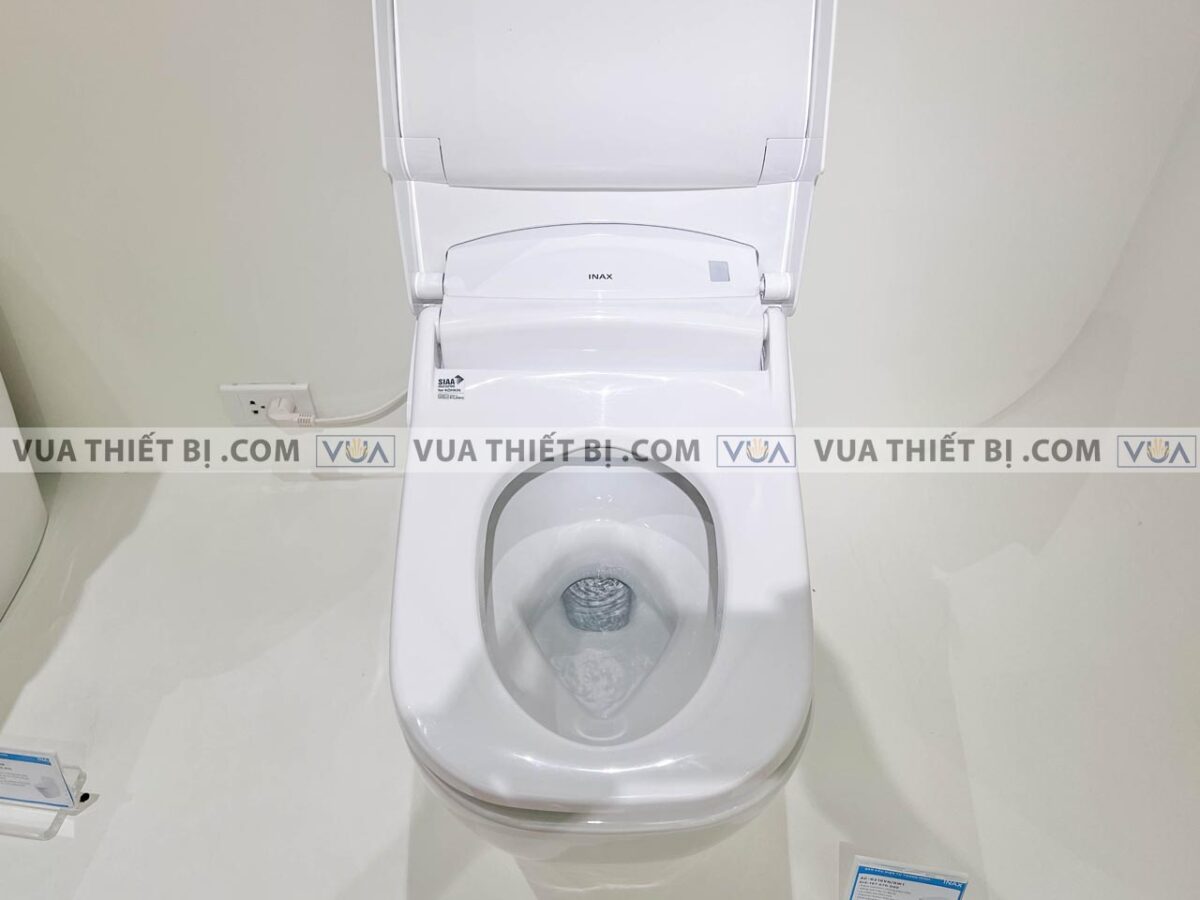 anh thuc te bon cau 1 khoi inax satis g ac g216vn aqua ceramic nap rua dien tu 12