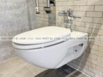 anh thuc te bon cau treo tuong inax ac 22pvn aqua ceramic nap em 2