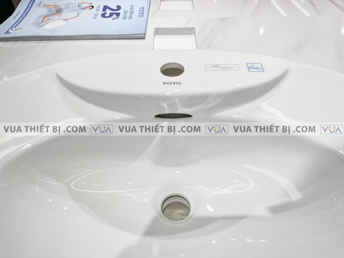 anh thuc te chau rua mat lavabo toto l909c duong vanh 5