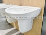 anh thuc te chau rua mat lavabo toto lht236cs chan lung treo tuong 2