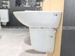 anh thuc te chau rua mat lavabo toto lht236cs chan lung treo tuong 3