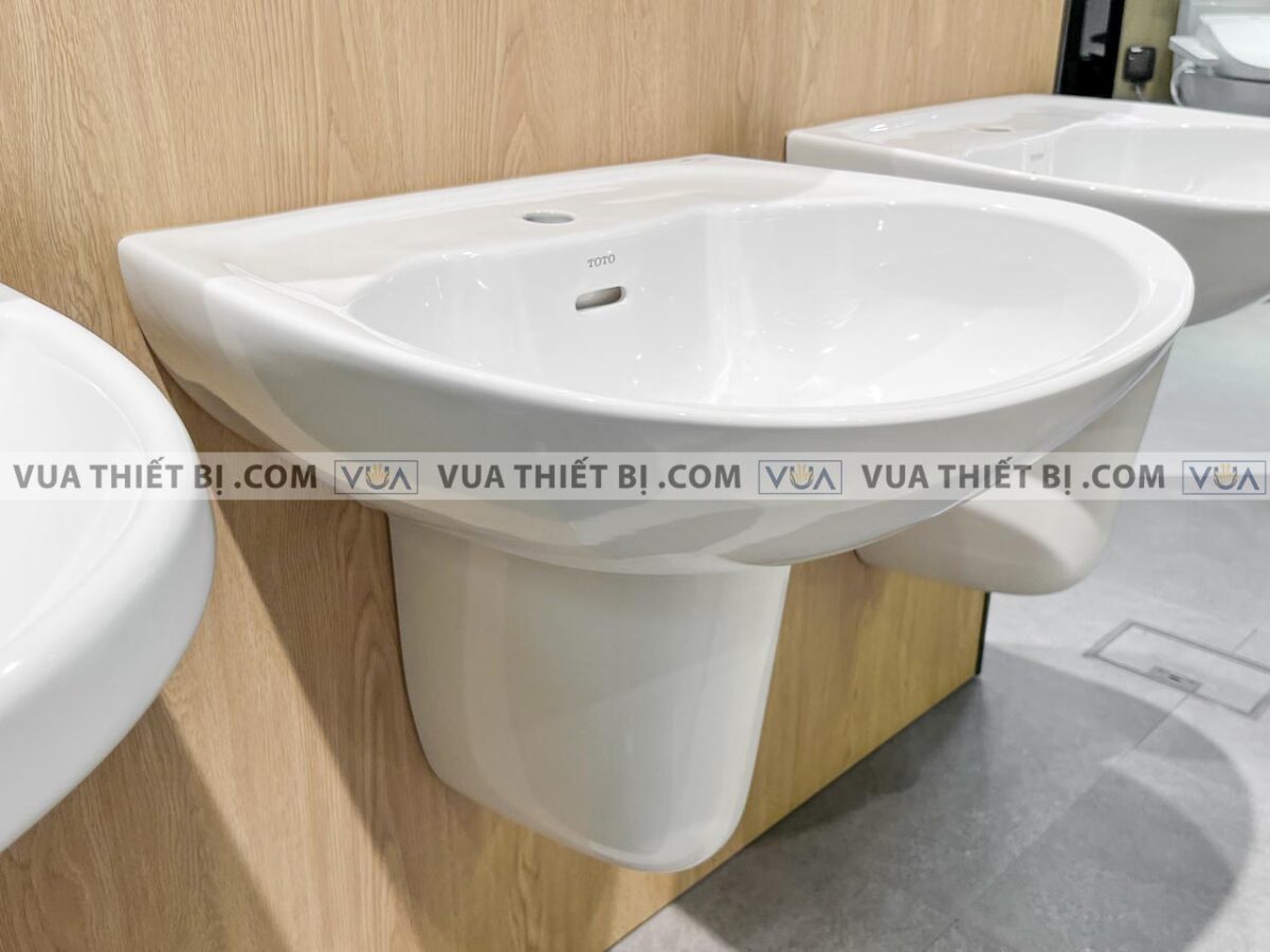 anh thuc te chau rua mat lavabo toto lht239crw chan lung treo tuong 4