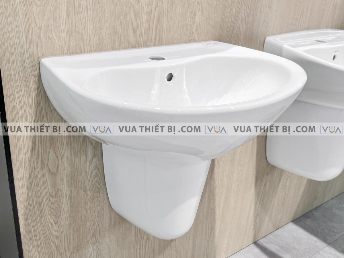 anh thuc te chau rua mat lavabo toto lht240csw chan lung treo tuong 2
