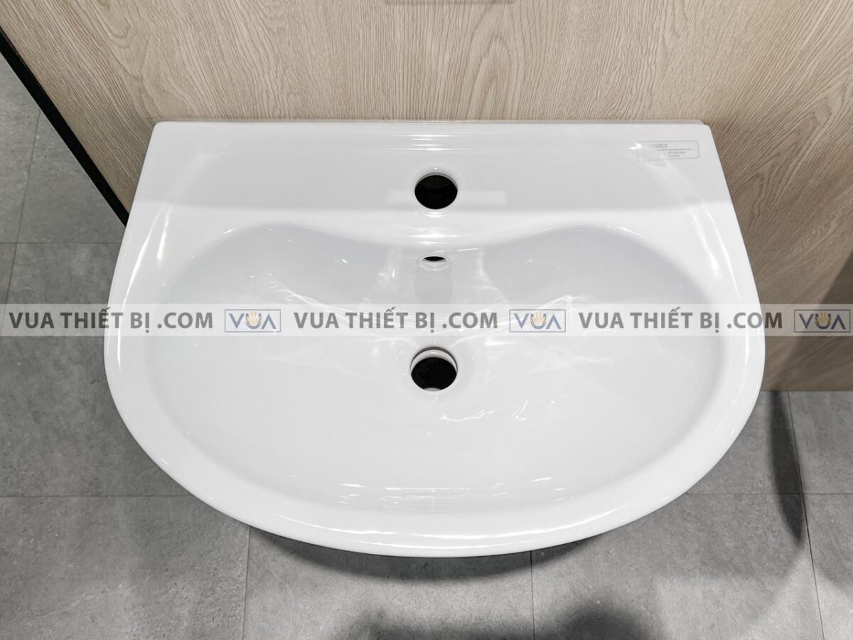 anh thuc te chau rua mat lavabo toto lht240csw chan lung treo tuong 4