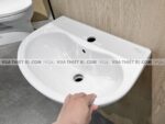 anh thuc te chau rua mat lavabo toto lht240csw chan lung treo tuong 5