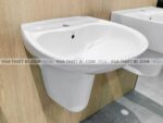 anh thuc te chau rua mat lavabo toto lht300cr lht300cm lht300crm chan lung treo tuong 2