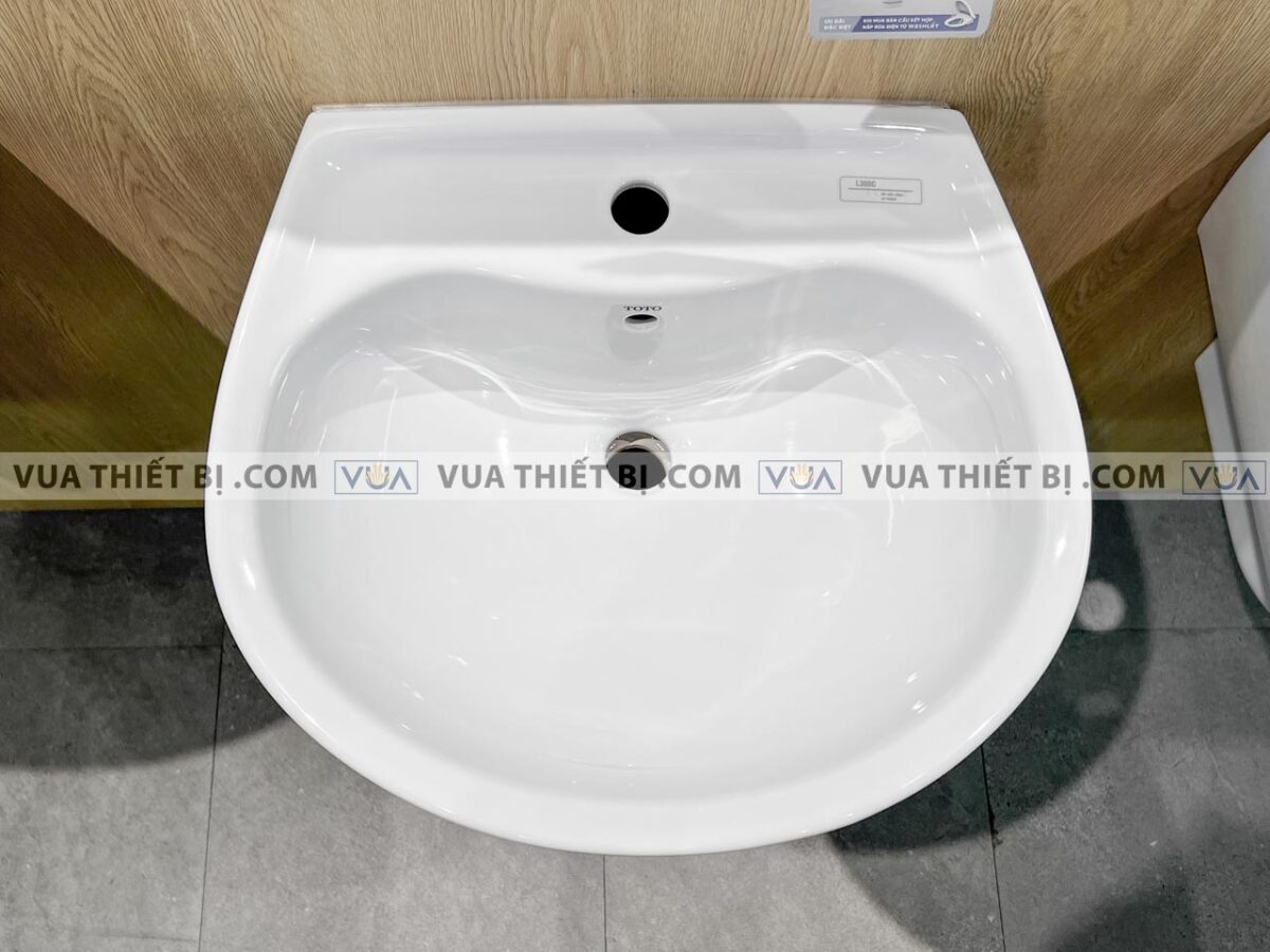 anh thuc te chau rua mat lavabo toto lht300cr lht300cm lht300crm chan lung treo tuong 4