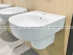 anh thuc te chau rua mat lavabo toto lht766crxw chan lung treo tuong 2
