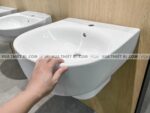 anh thuc te chau rua mat lavabo toto lht766crxw chan lung treo tuong 6