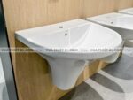 anh thuc te chau rua mat lavabo toto lht947csw chan lung treo tuong 2