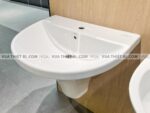 anh thuc te chau rua mat lavabo toto lht947csw chan lung treo tuong 6