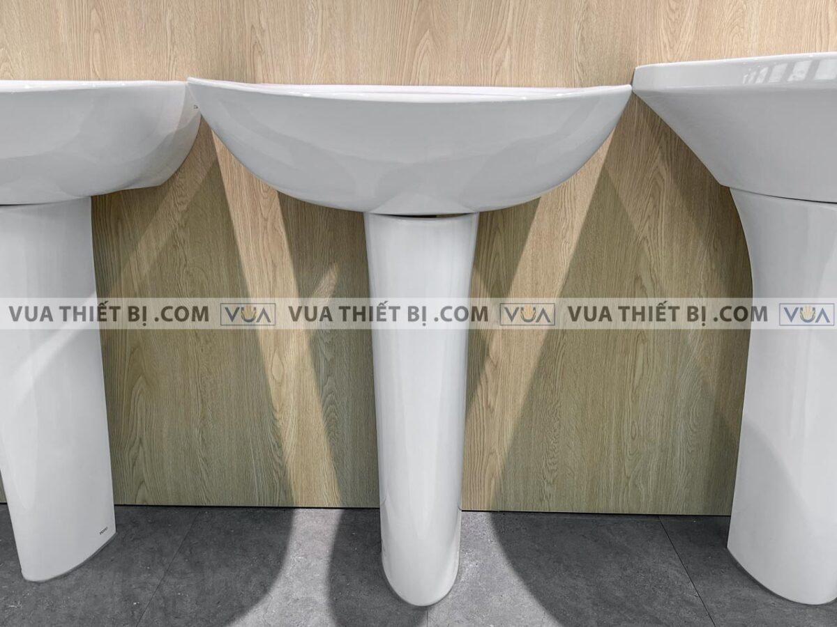 anh thuc te chau rua mat lavabo toto lpt239crw chan dai treo tuong 2