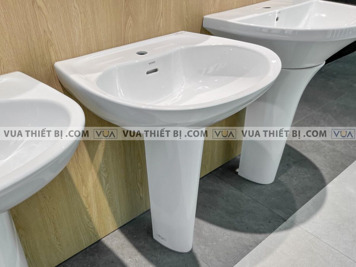 anh thuc te chau rua mat lavabo toto lpt239crw chan dai treo tuong 4