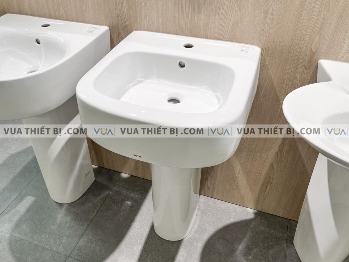 anh thuc te chau rua mat lavabo toto lpt767cxw chan dai treo tuong 3