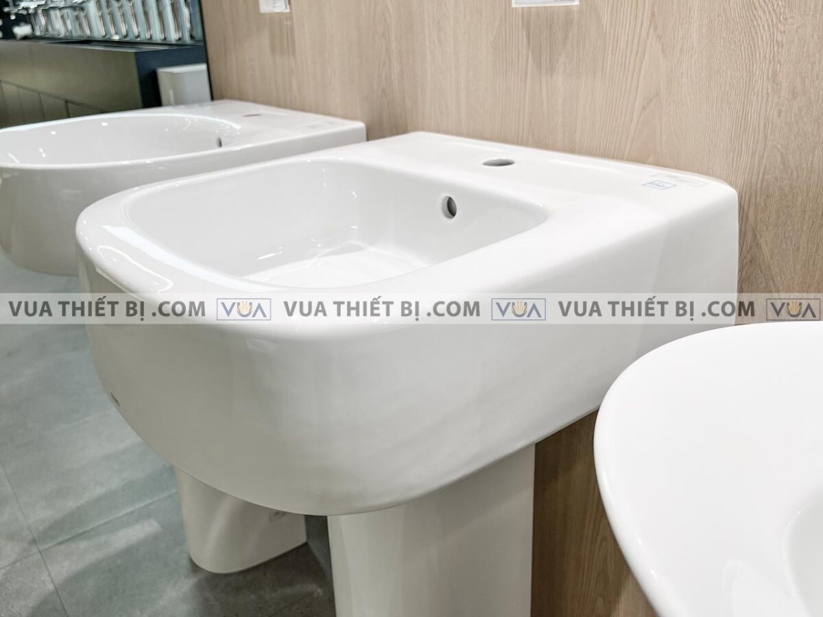 anh thuc te chau rua mat lavabo toto lpt767cxw chan dai treo tuong 6