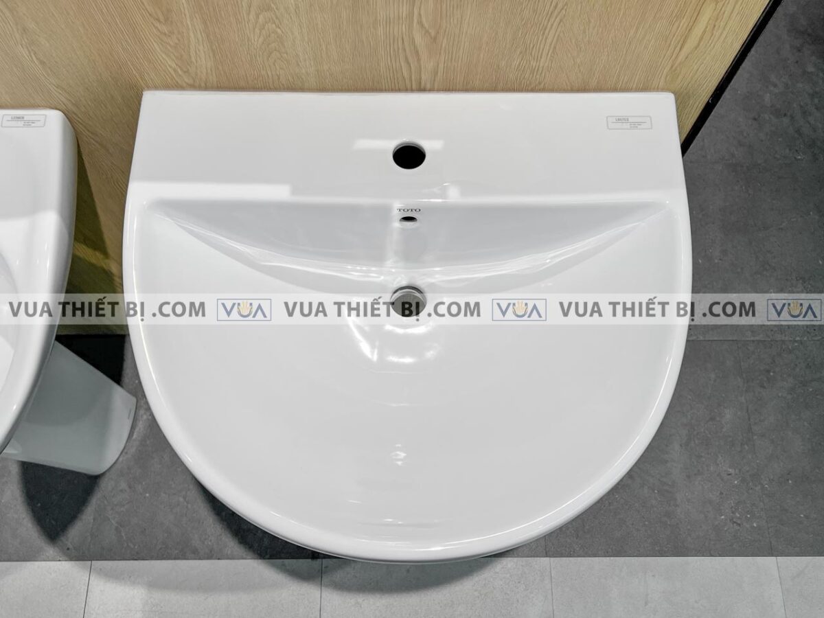 anh thuc te chau rua mat lavabo toto lpt947csw chan dai treo tuong 1