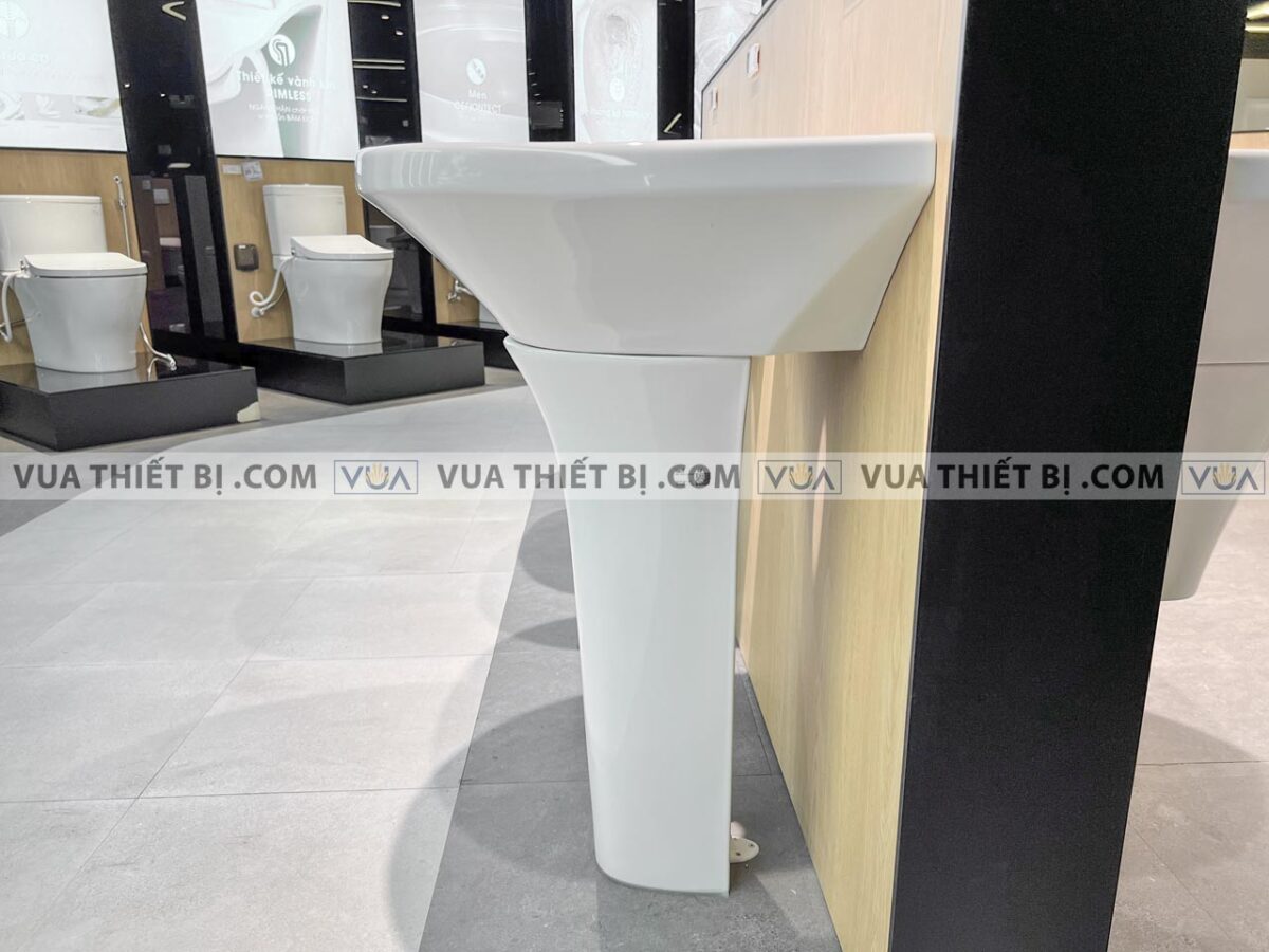 anh thuc te chau rua mat lavabo toto lpt947csw chan dai treo tuong 3
