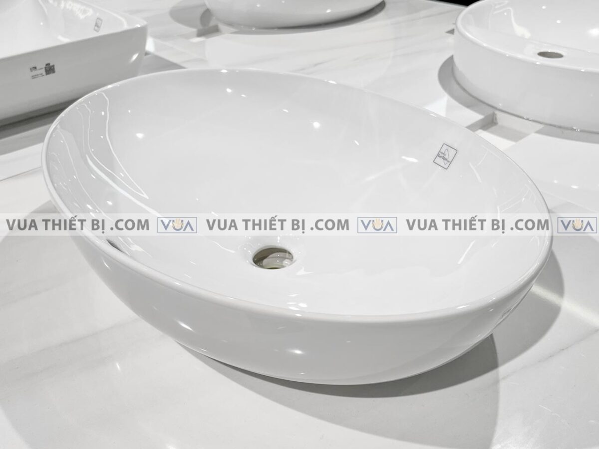 anh thuc te chau rua mat lavabo toto lt1705xw dat ban 1
