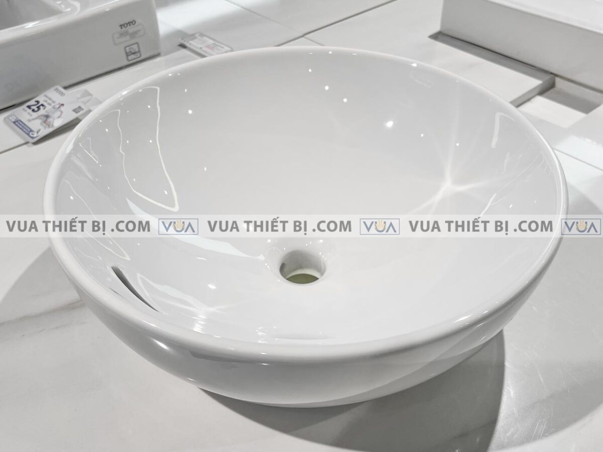 anh thuc te chau rua mat lavabo toto lt1706 dat ban 1