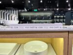 anh thuc te chau rua mat lavabo toto lt1717xw dat ban 4
