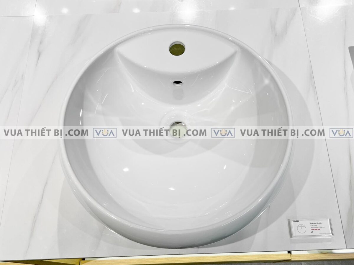 anh thuc te chau rua mat lavabo toto lt367crw dat ban 1