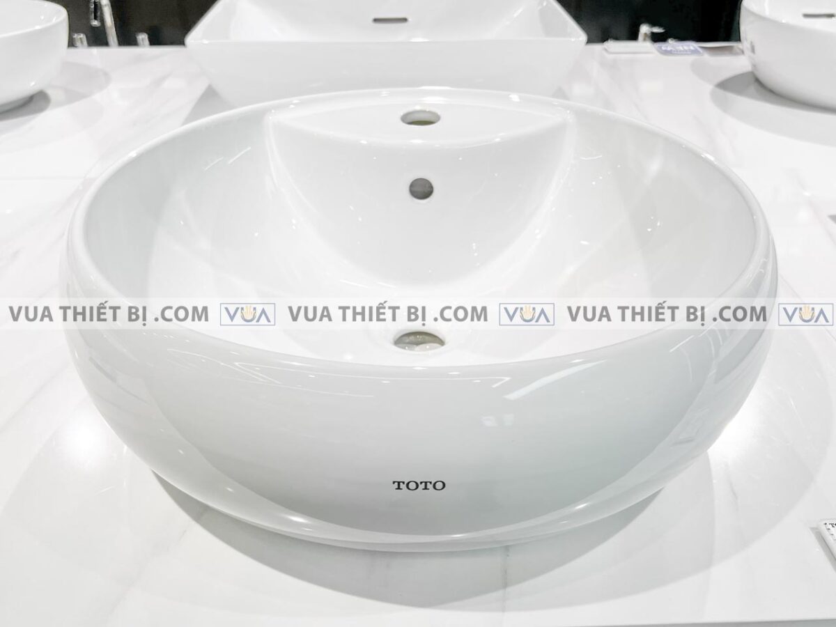anh thuc te chau rua mat lavabo toto lt367crw dat ban 4