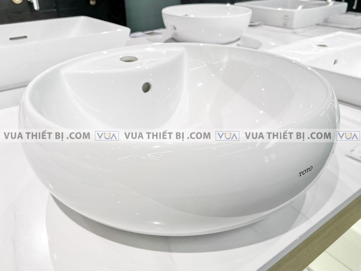 anh thuc te chau rua mat lavabo toto lt367crw dat ban 6