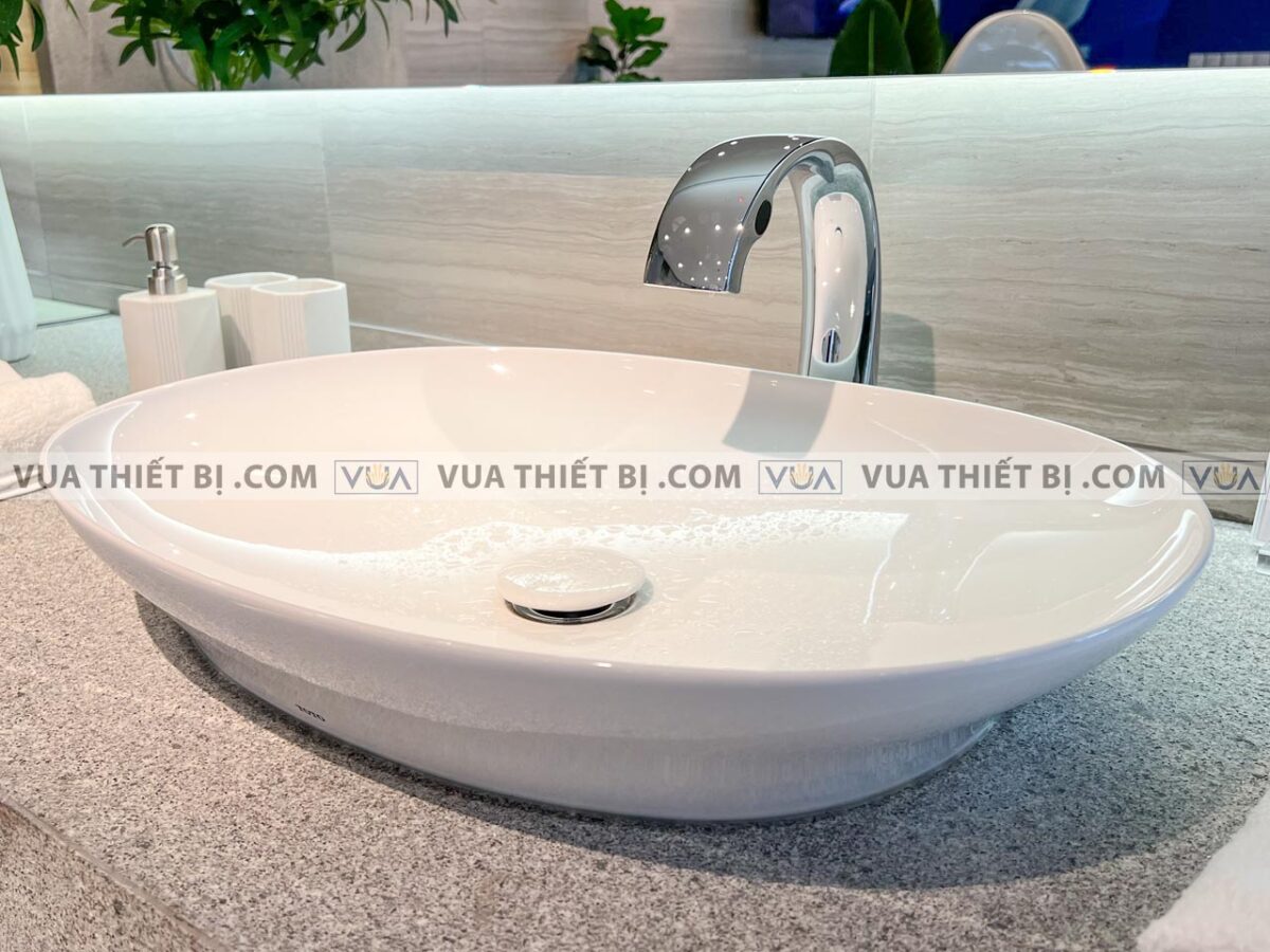 anh thuc te chau rua mat lavabo toto lt4706xw voi tlp01701jbn dat ban 1