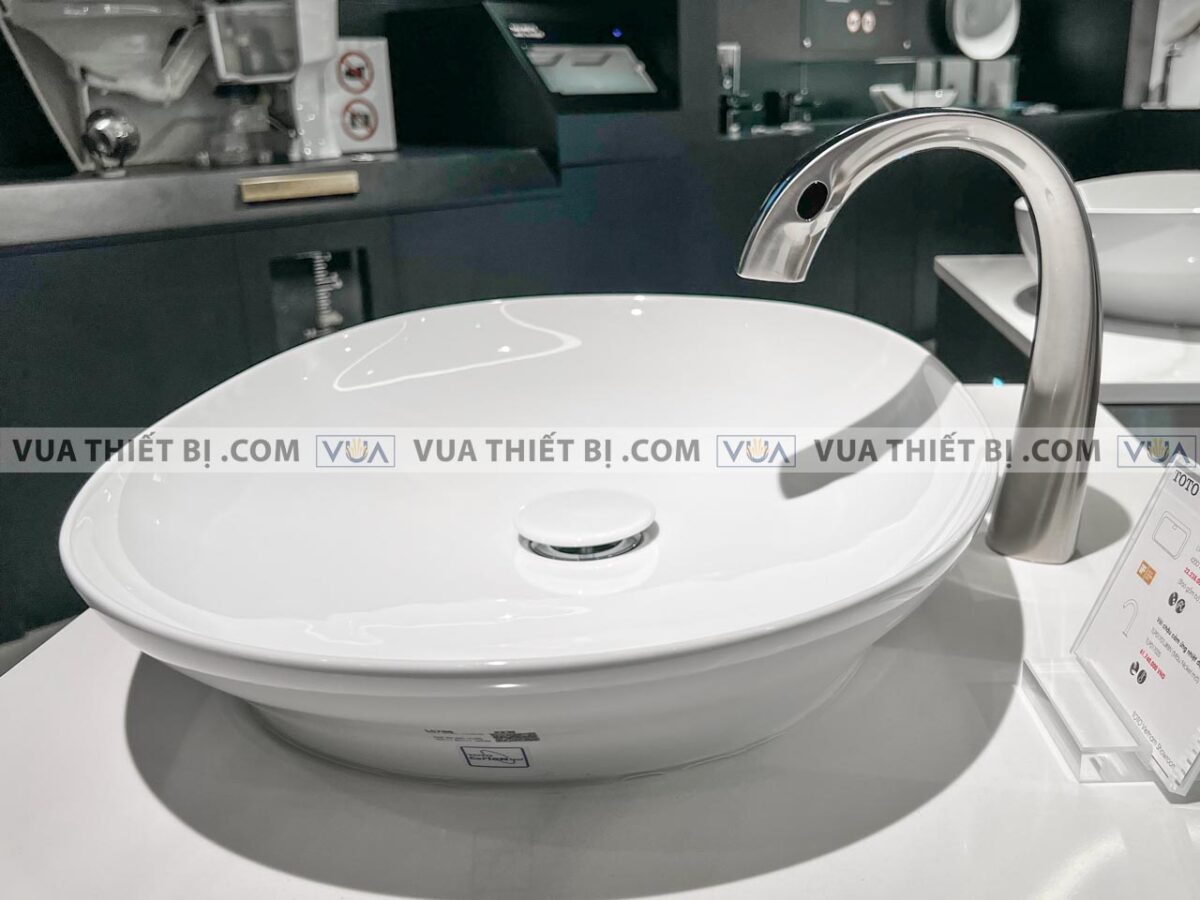 anh thuc te chau rua mat lavabo toto lt4706xw voi tlp01701jbn dat ban 2 1