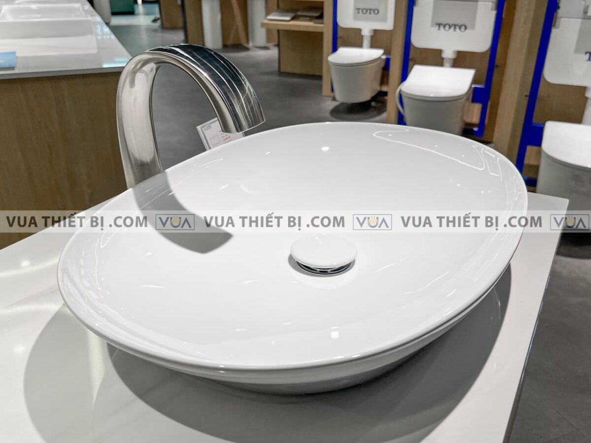 anh thuc te chau rua mat lavabo toto lt4706xw voi tlp01701jbn dat ban 4