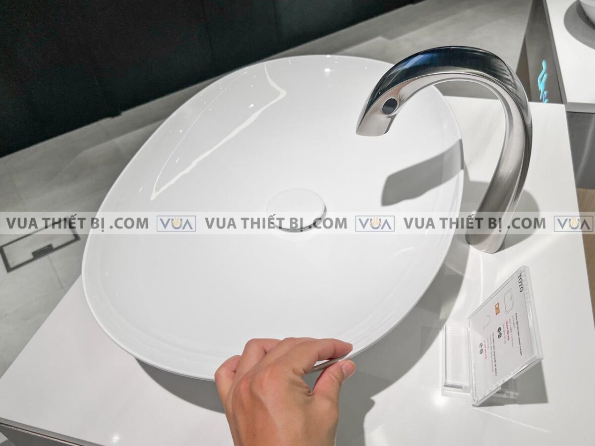 anh thuc te chau rua mat lavabo toto lt4706xw voi tlp01701jbn dat ban 7