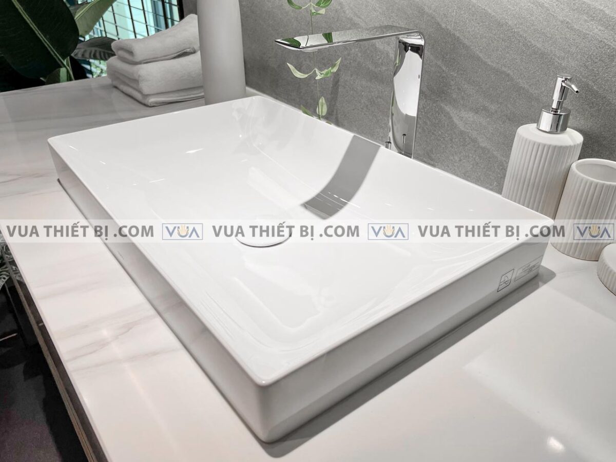 anh thuc te chau rua mat lavabo toto lt4715g17 dat ban voi tlp02307b 1