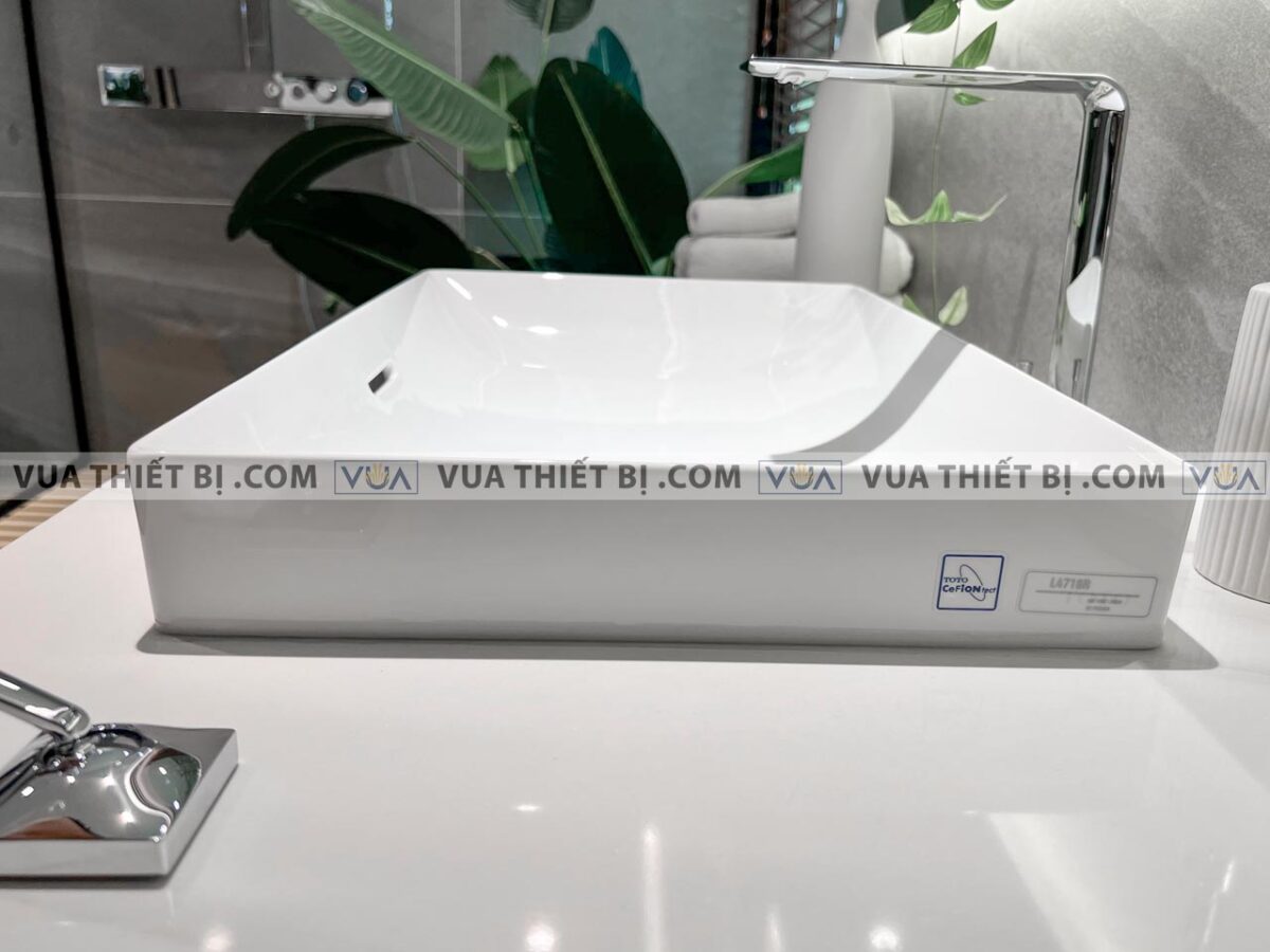 anh thuc te chau rua mat lavabo toto lt4715g17 dat ban voi tlp02307b 2