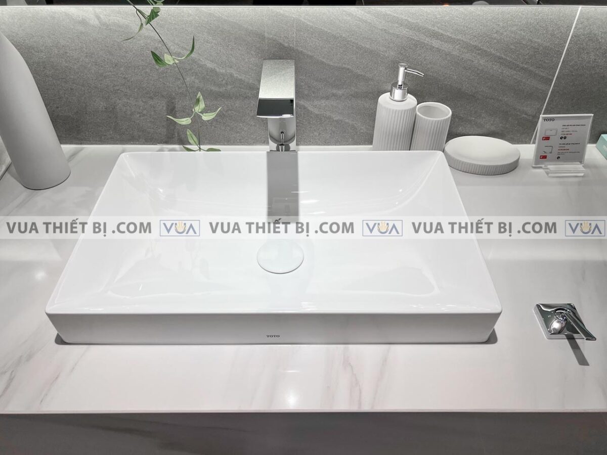 anh thuc te chau rua mat lavabo toto lt4716g17 dat ban voi tlp02307b 3