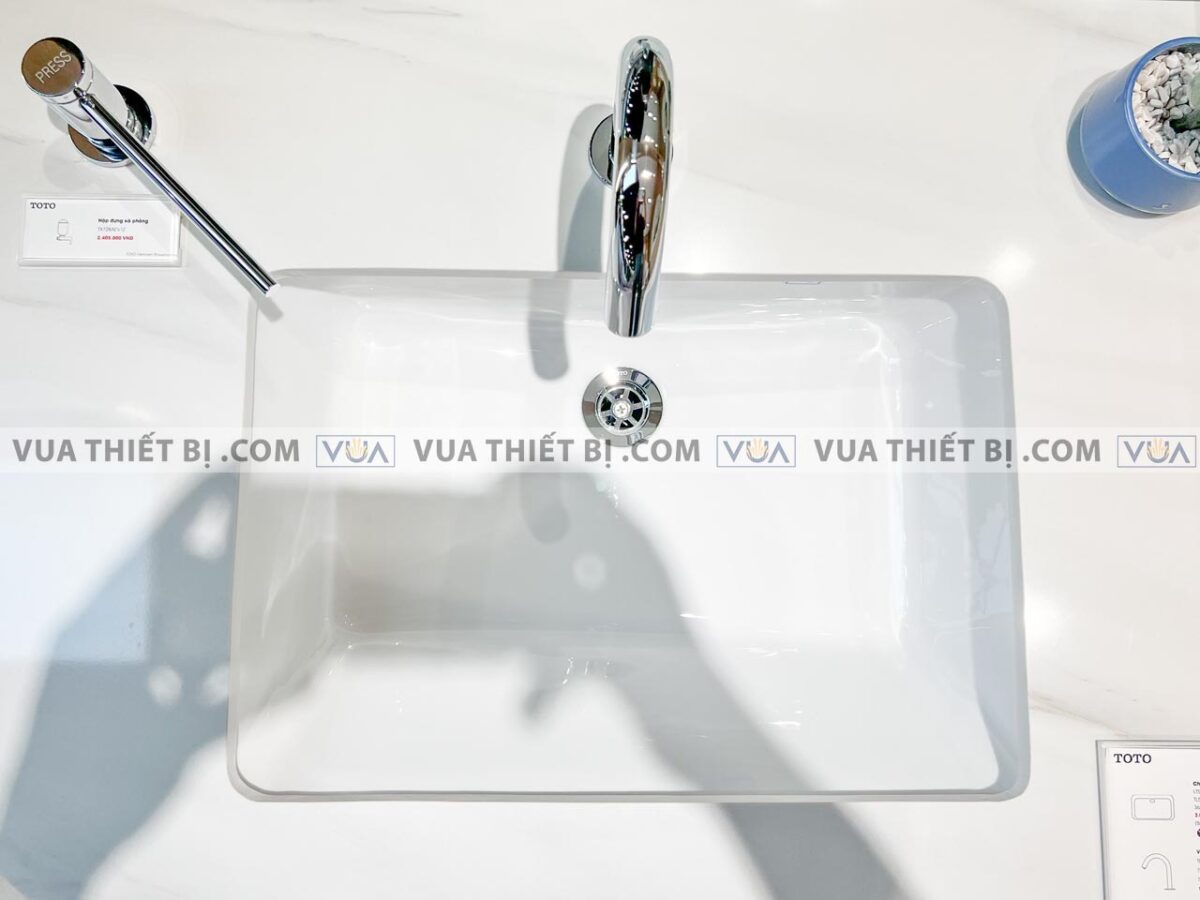anh thuc te chau rua mat lavabo toto lt505t am ban 1