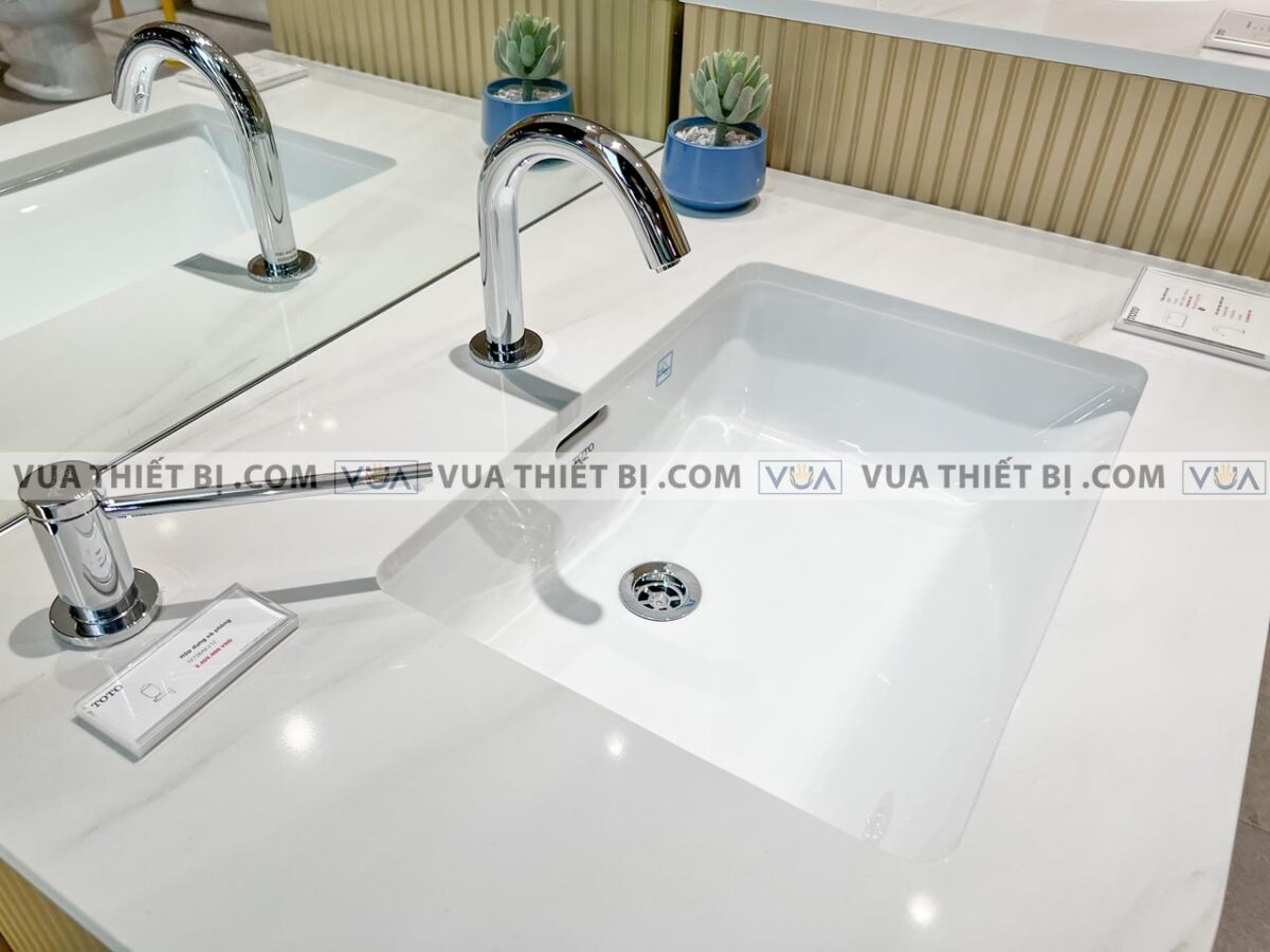 anh thuc te chau rua mat lavabo toto lt505t am ban 3