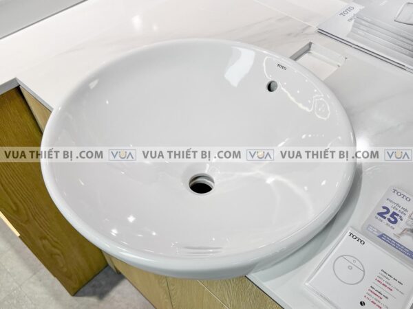 anh thuc te chau rua mat lavabo toto lt533r ban am 1