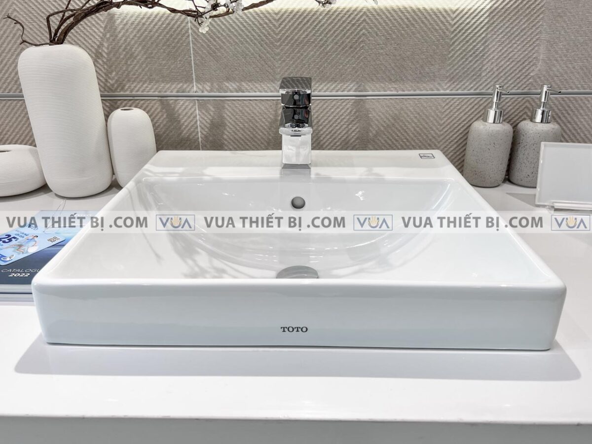 anh thuc te chau rua mat lavabo toto lt710csr dat ban voi tlg02301v 5
