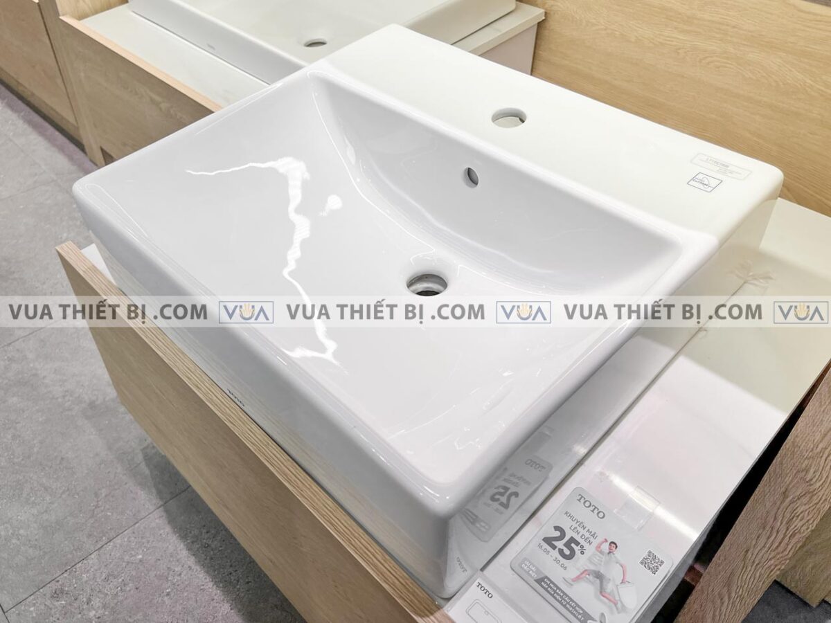 anh thuc te chau rua mat lavabo toto lt710ctrm dat ban 1