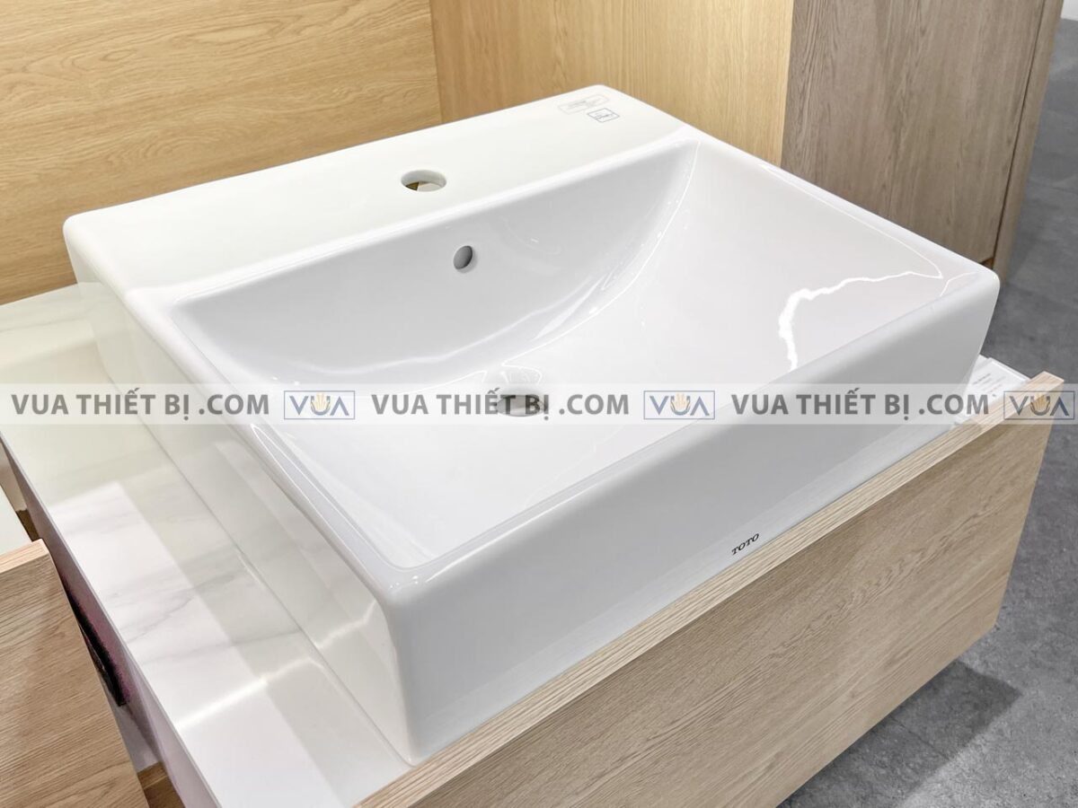 anh thuc te chau rua mat lavabo toto lt710ctrm dat ban 5