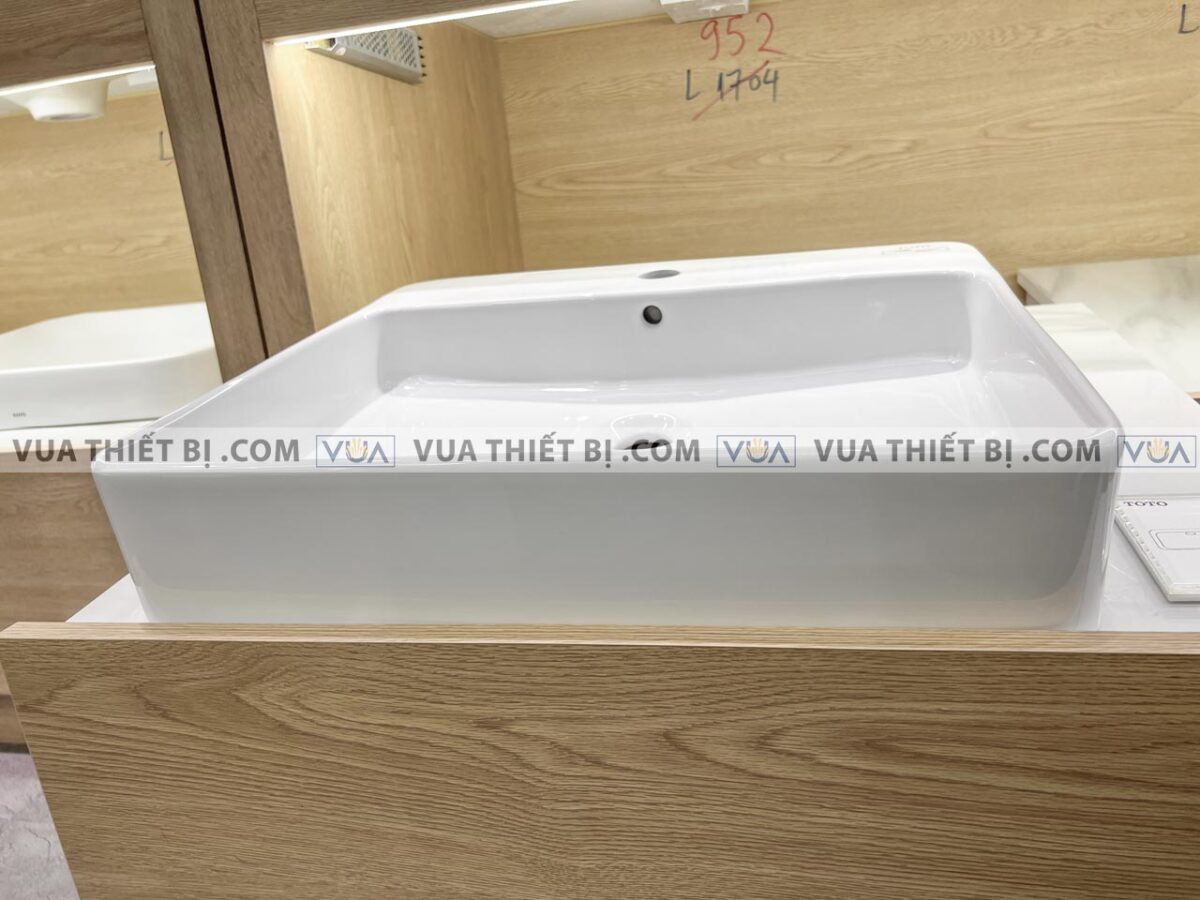 anh thuc te chau rua mat lavabo toto lt950c dat ban 6