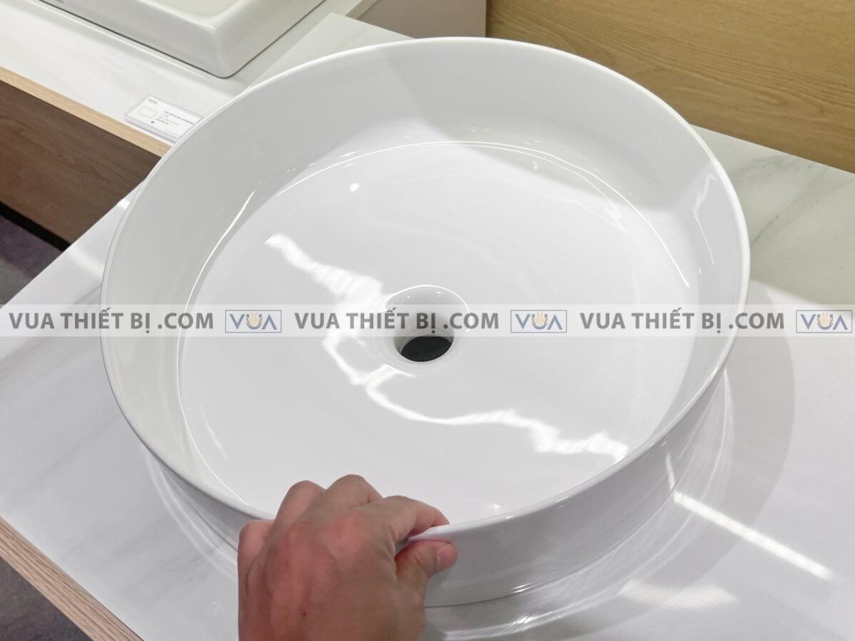 anh thuc te chau rua mat lavabo toto lw573jwf dat ban 4