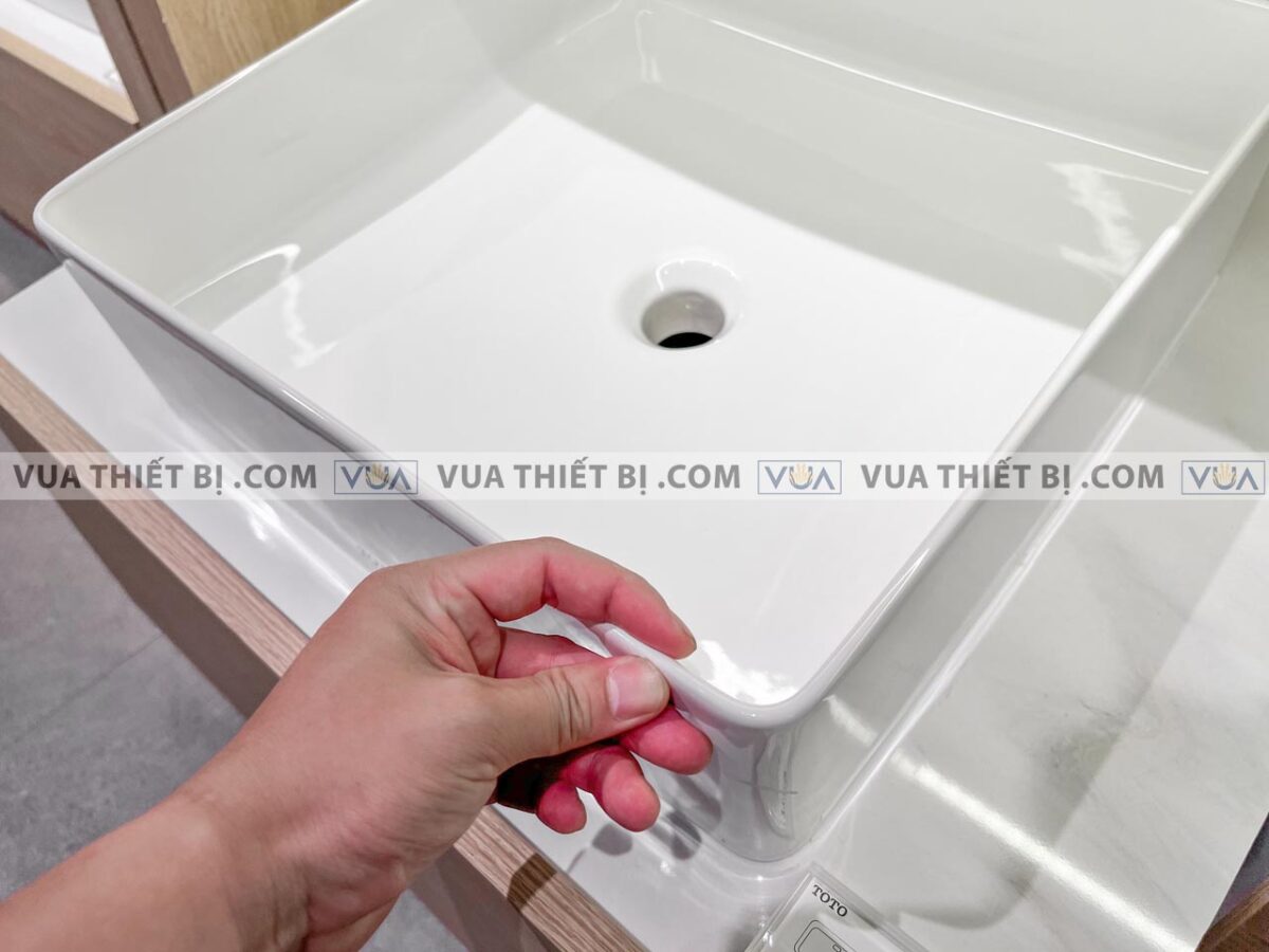 anh thuc te chau rua mat lavabo toto lw574jwf dat ban 7