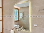 anh thuc te guong phong tam toto ym6090a chong moc 600x900mm 1