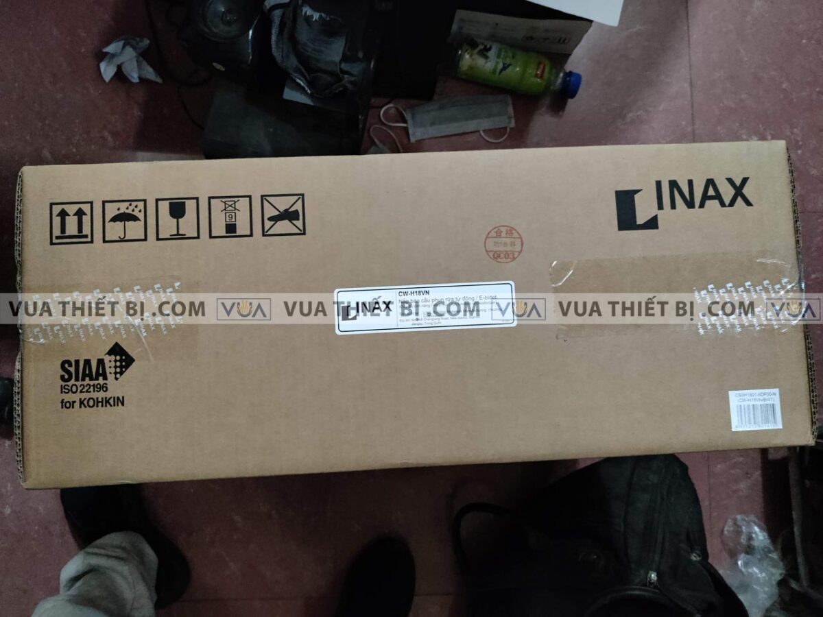 anh thuc te nap bon cau inax cw h18vn rua dien tu 2