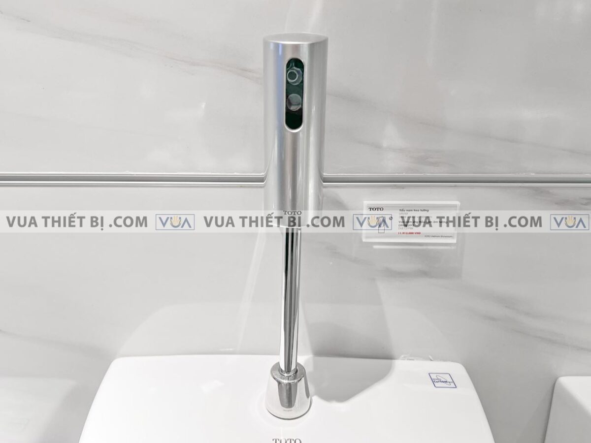 anh thuc te van xa tieu nam toto due137pbk cam ung dung pin lap noi 3