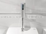 anh thuc te van xa tieu nam toto due137pbk cam ung dung pin lap noi 3