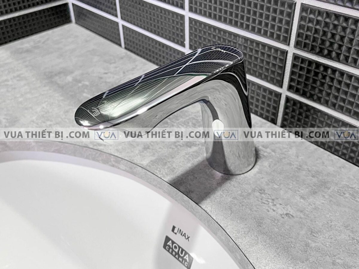 anh thuc te voi chau lavabo inax amv 50b cam ung dung pin chi lanh 1